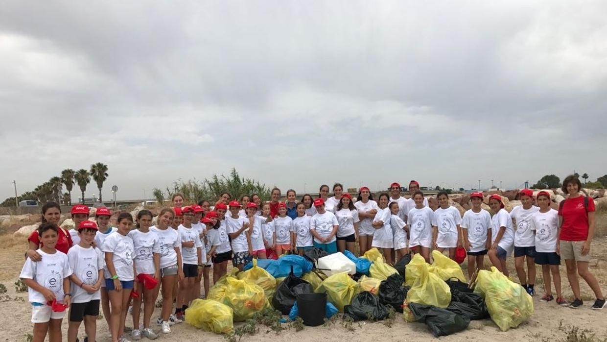 El Náutico de Valencia se volcó con Ecomar y Coca-Cola y se recogieron 354,7 kilos de residuos