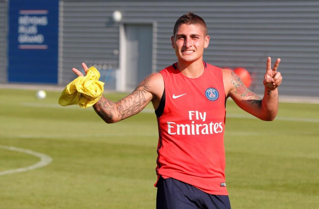 Marco Verratti sonriente durante el entrenamiento de este viernes con el PSG