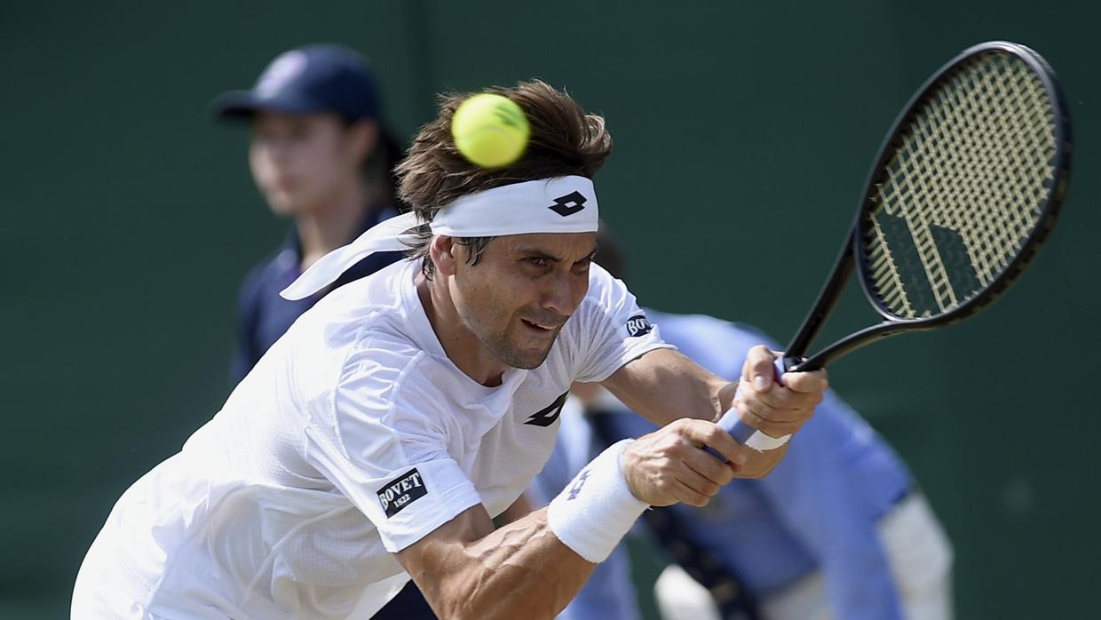 Ferrer devuelve un saque de Berdych