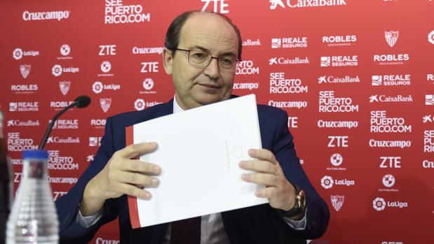 José Castro, presidente del Sevilla, en una rueda de prensa