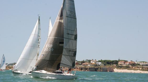 La XI Liga de Cruceros del CN Puerto Sherry rinde homenaje a la Virgen del Carmen