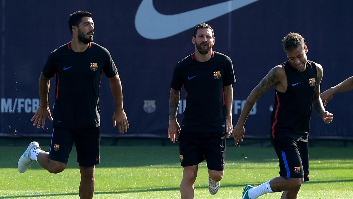 Neymar junto a Messi y Luis Suárez durante el entrenamiento de este pasado lunes