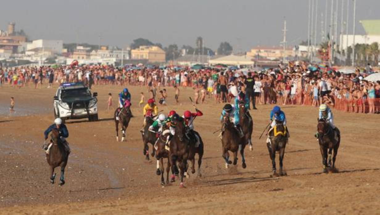 Las imágenes de las Carreras de Caballos de Sanlúcar siempre son espectaculares.