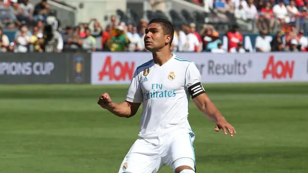 Casemiro porta el brazalete de capitán durante un partido de pretemporada con el Real Madrid
