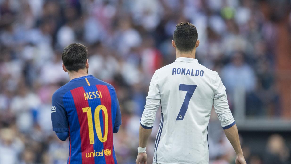 Leo Messi y Cristiano Ronaldo durante un Clásico