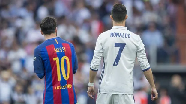 Leo Messi y Cristiano Ronaldo durante un Clásico
