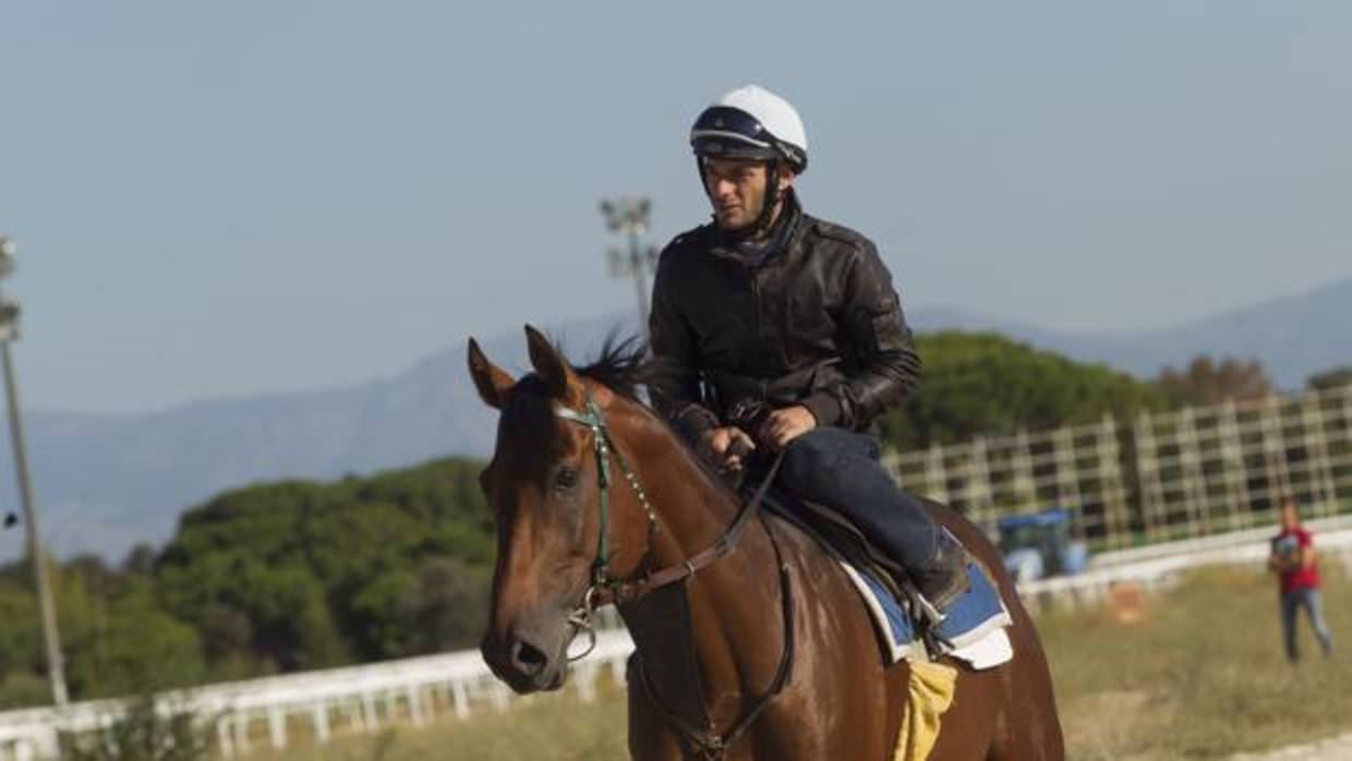 El jockey Jorge Fayos en el Hipódromo de la Zarzuela