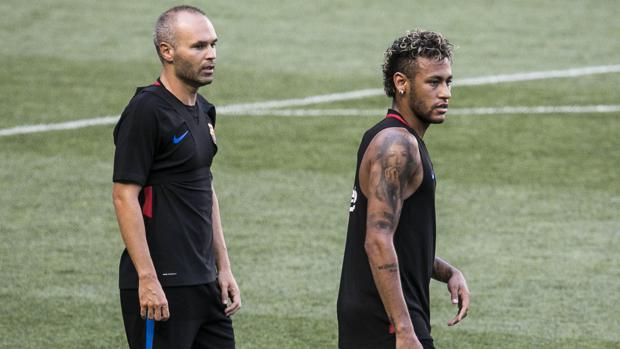 Iniesta y Neymar, durante un entrenamiento en Nueva Jersey