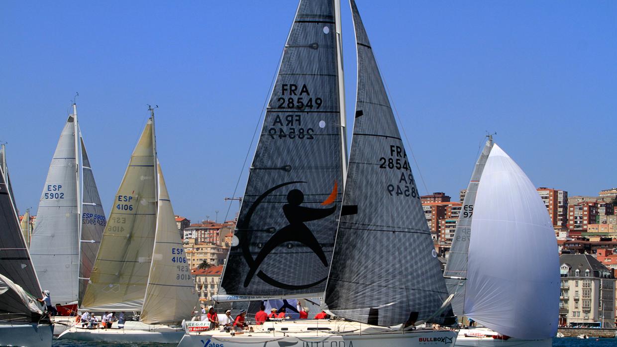 El «Zazpiki», primer líder de Regata El Gaitero