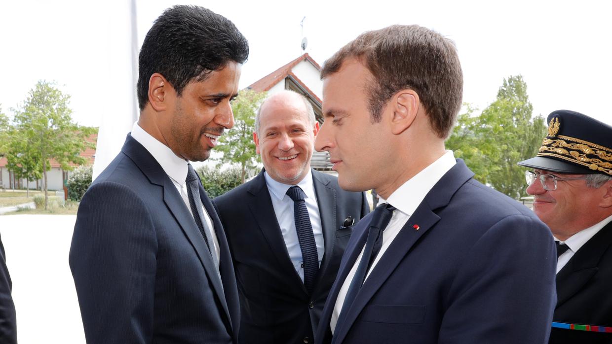 El presidente de Francia, Emmanuel Macron, con el jeque Nasser Al-Khelaifi, dueño del PSG