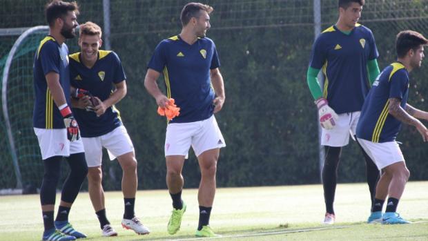 El Cádiz CF y el dilema del lateral izquierdo