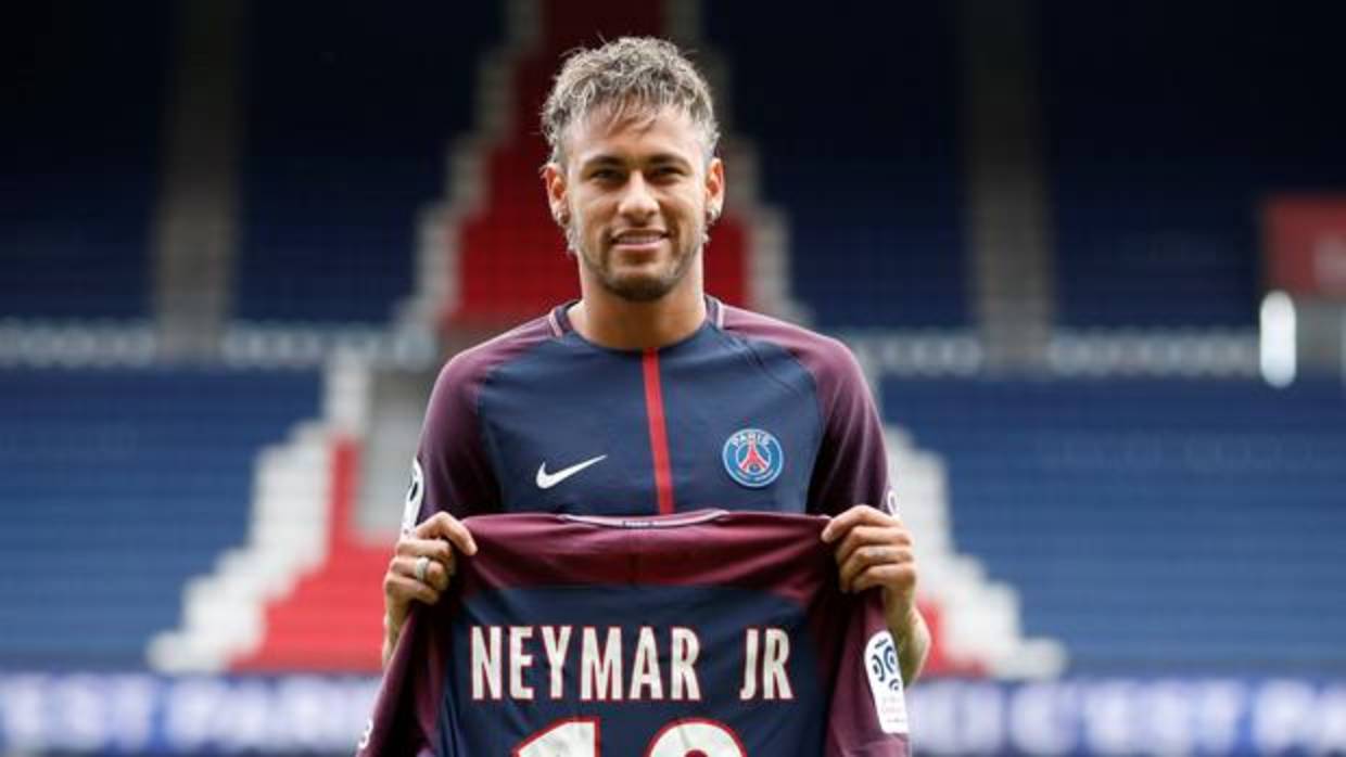 Neymar con la camiseta del PSG