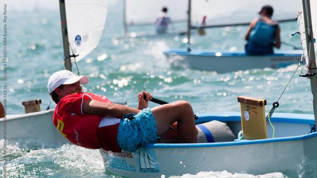 Manuel Álvarez-Dardet y Marina León, los mejores españoles en el Europeo de Optimist