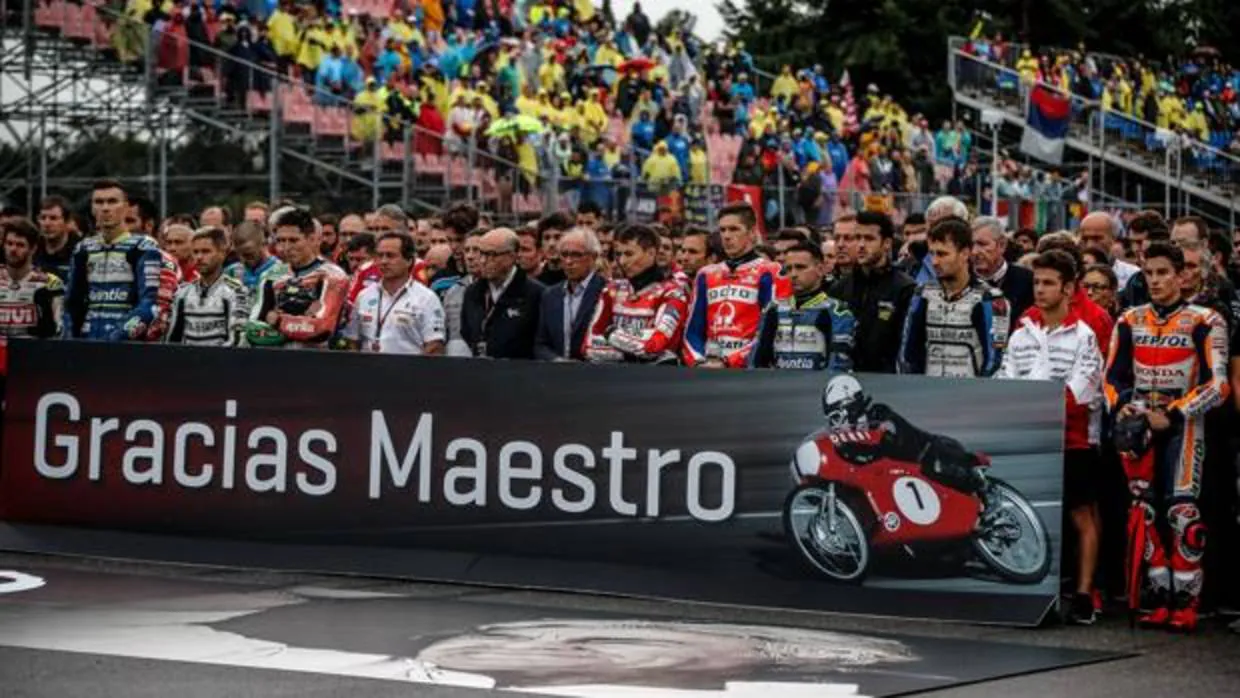 Homenaje de los pilotos a Ángel Nieto en Brno