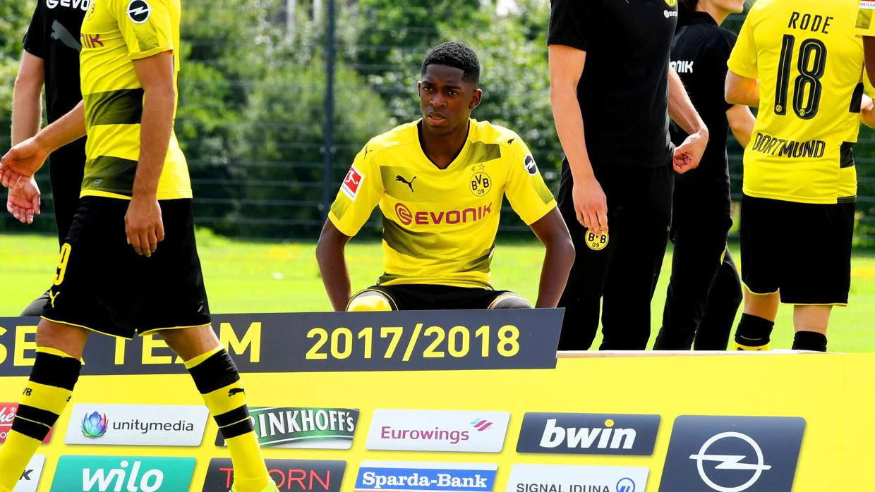 Ousmane Dembélé en la foto del equipo del Borussia Dortmund