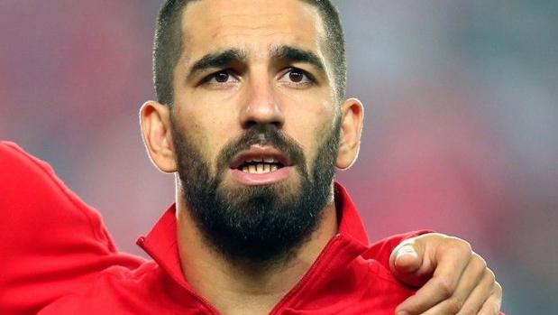 Arda Turan rectifica y se muestra dispuesto a seguir en la selección turca