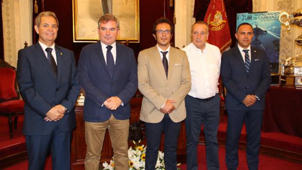 Pistoletazo de salida al Trofeo Carranza en el Ayuntamiento