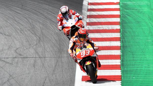 Dovizioso se lleva un duelo frenético con Márquez