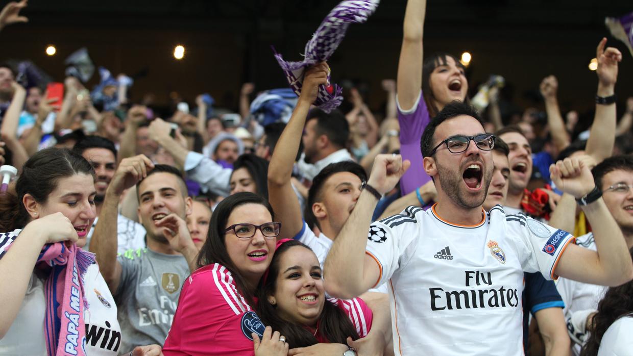 Aficionados en el Santiago Bernabéu