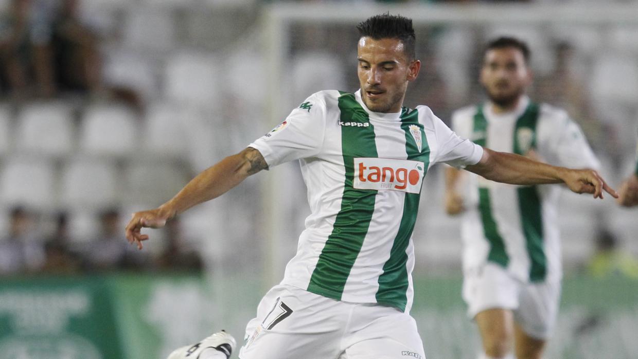 El cordobés Fernández ha vuelto a lucir la camiseta del Córdoba CF en partido oficial