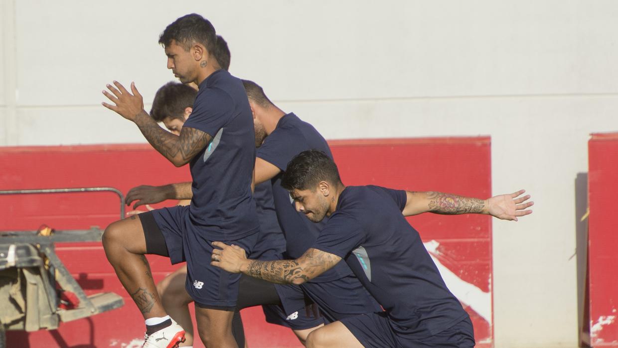 El Sevilla, durante el entrenamiento previo al partido de hoy