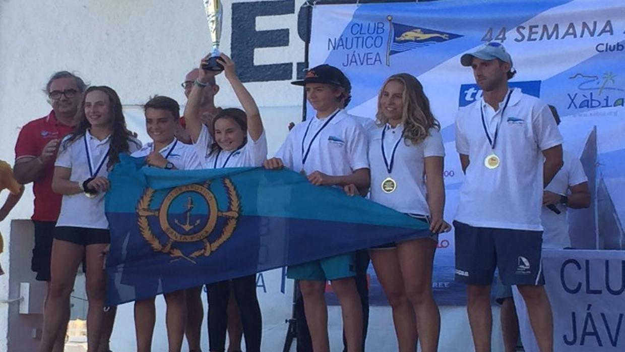 El Club Náutico Santa Pola, campeón valenciano de Optimist por Equipos