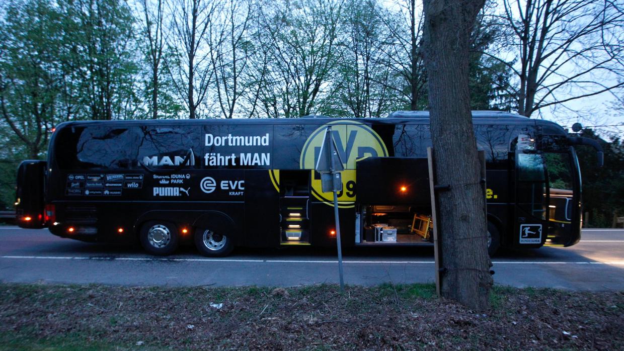 El autobús del Borussia, tras el atentado