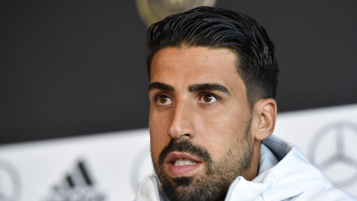 Sami Khedira en rueda de prensa en Stuttgart