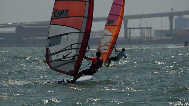 Fernando Lamadrid, Aurelio Terry, Alex Buchau y Mar de Arce, líderes en Cádiz