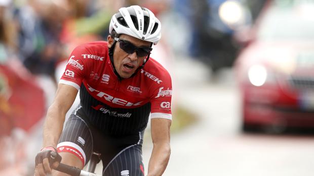 Contador honra a su historia ganando en el Angliru