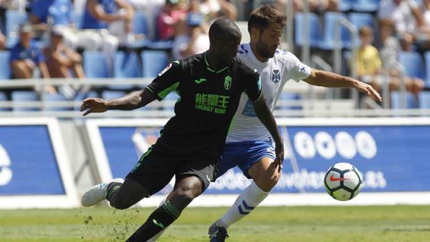 El atrevimiento del Tenerife le otorga un merecido empate ante Granada