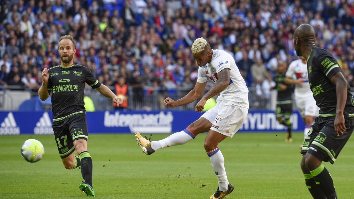 Mariano en el partido del Lyon frente al Guingamp