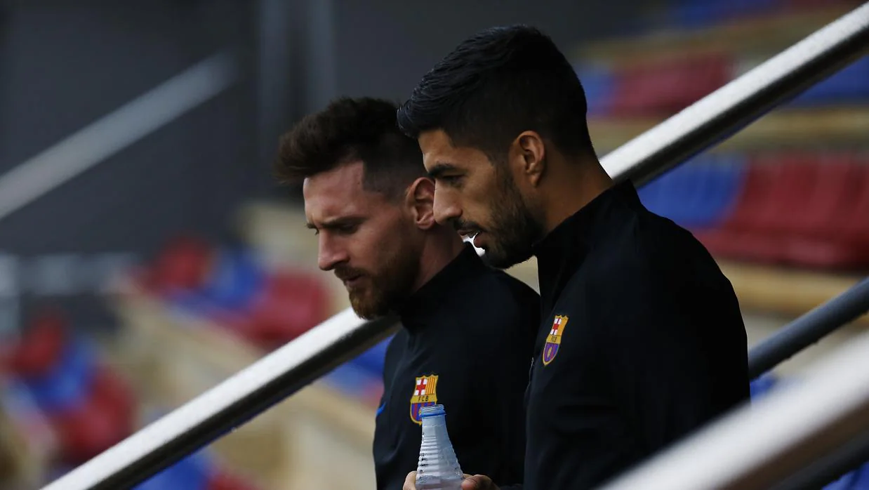 Luis Suárez y Leo Messi antges del entrenamiento de ayer previo al partido ante el Getafe