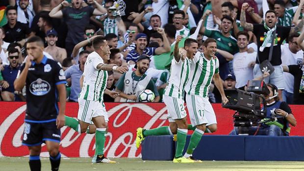 Betis-Deportivo (2-1): Guardado manda y Joaquín remata