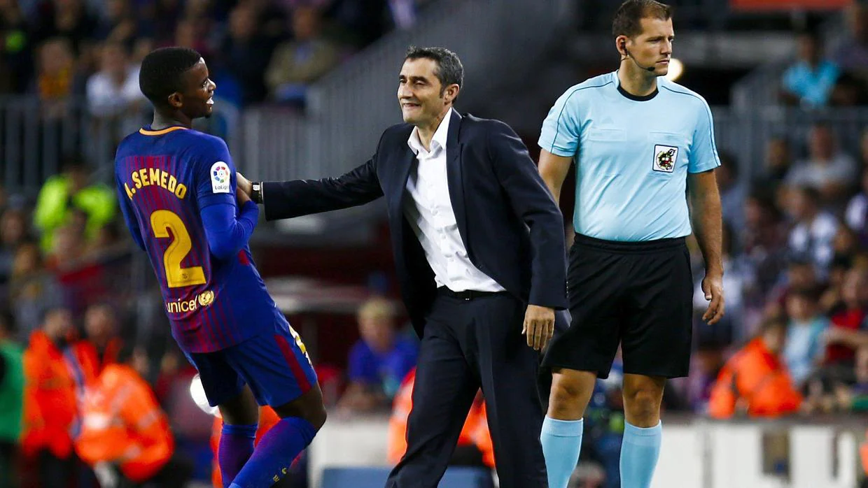 Valverde le da instrucciones a Semedo durante el partido