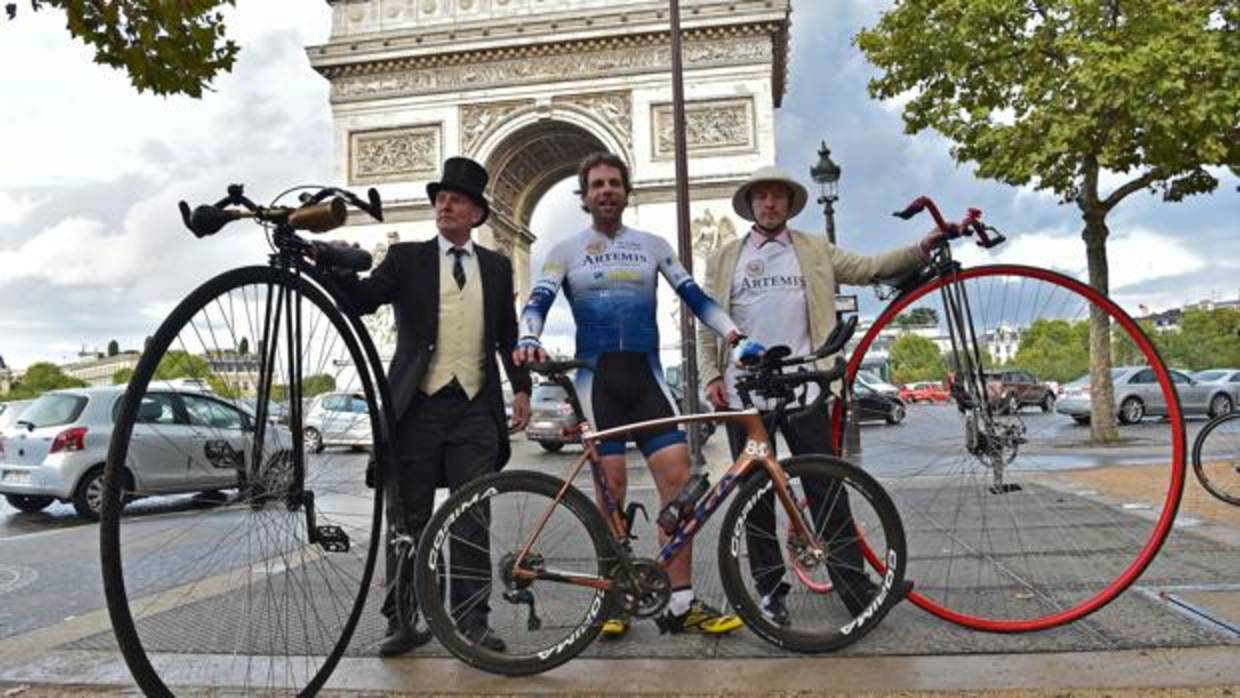 Mark Beaumont, a su llegada a París