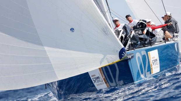 «Azzurra» llega con ventaja al frenético desenlace