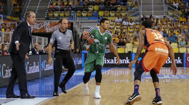 El Valencia derrota a Unicaja y se mete en la final
