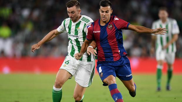 El Betis acaba con el invicto Levante y se mete en puestos europeos (4-0)