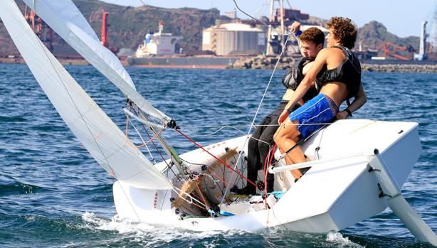 Jaime Álvarez-Hevia e Ignacio Braña, primeros líderes en el Trofeo de Otoño de Snipe