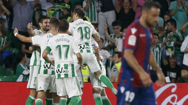 Betis-Levante (4-0): Disfruta y hace disfrutar