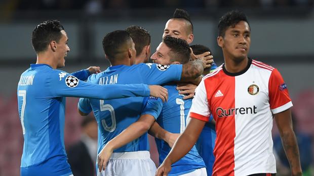 Callejón y Reina, protagonistas ante el Feyenoord