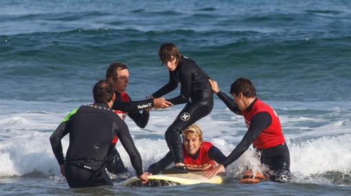 Excepcional fin de semana de Surfing Adaptado en aguas de Zarautz