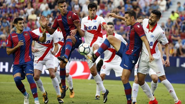 El Alavés estrena el casillero de victorias