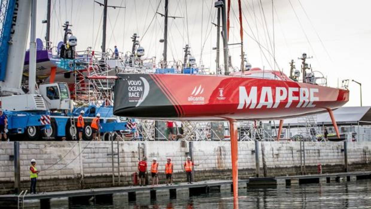 El «Mapfre» ha terminado el refit final antes de la salida