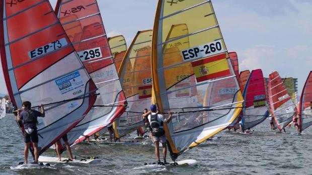 Surfari Mar Menor, la gran fiesta del windsurf en Los Alcázares