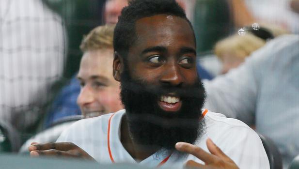 James Harden, a su exentrenador: «Es un payaso»