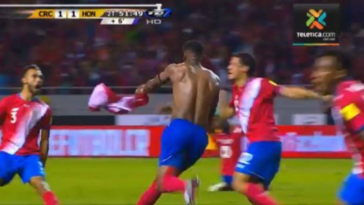 El épico gol que desató la locura en Costa Rica