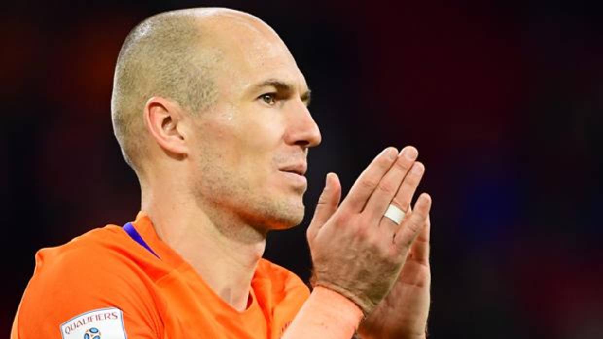 Robben anuncia su retirada de la selección holandesa