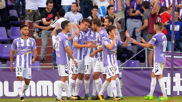 El Valladolid arrolla al Alcorcón